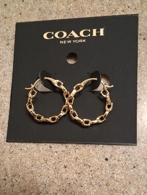Coach Small Linked C Hoops  NWT